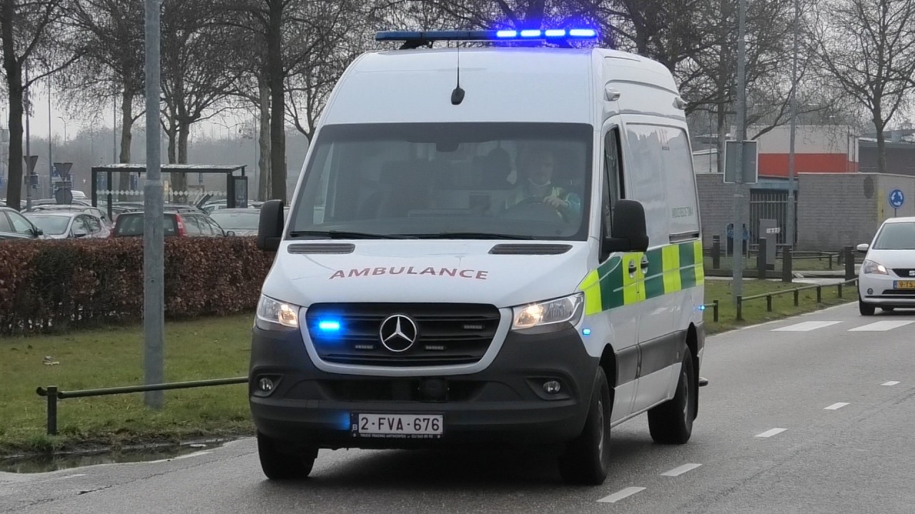 [Overplaatsing] Belgische ART Ambulance spoed aankomst bij het Máxima Medisch Centrum in Veldhoven
