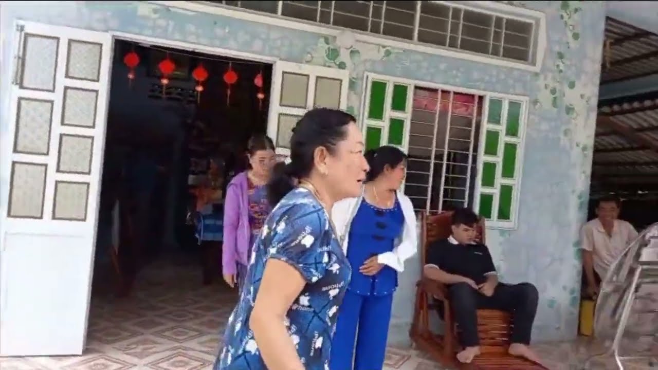 TỪ XÓM BÀ LIẾM TỚI CẦU SÁU NHỎ
