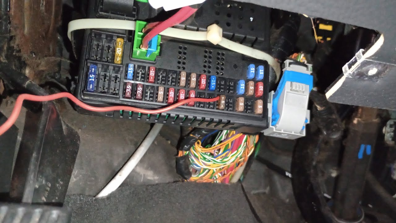 fuse box location / bridge fuse Volvo Xc90 repaired