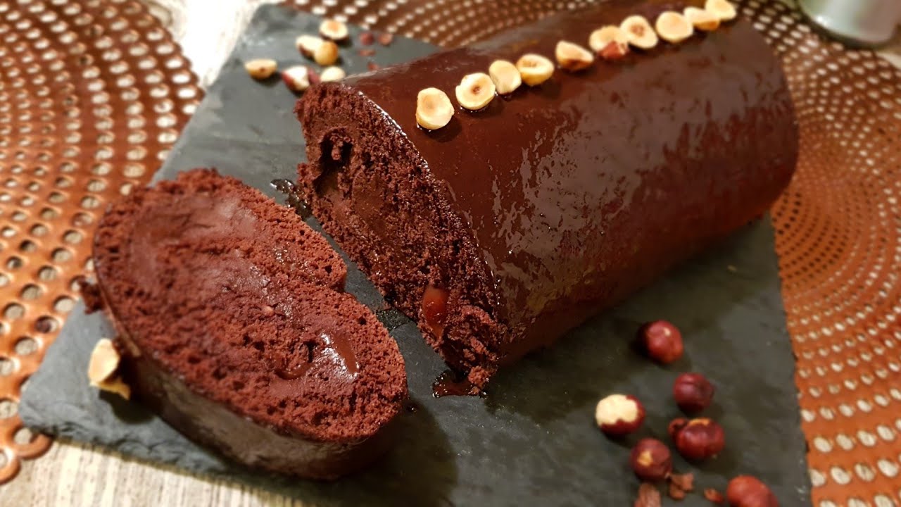 رولي شوكولا  مع وصفة الغاناش و القلاصاج  لعشاق الشوكولا roulé à la  ganache et glaçage chocolat