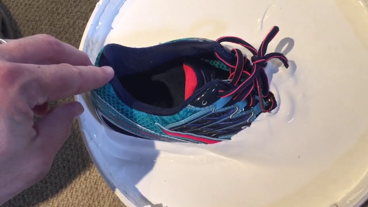 Mizuno Sneakers messy and wet in paint pot