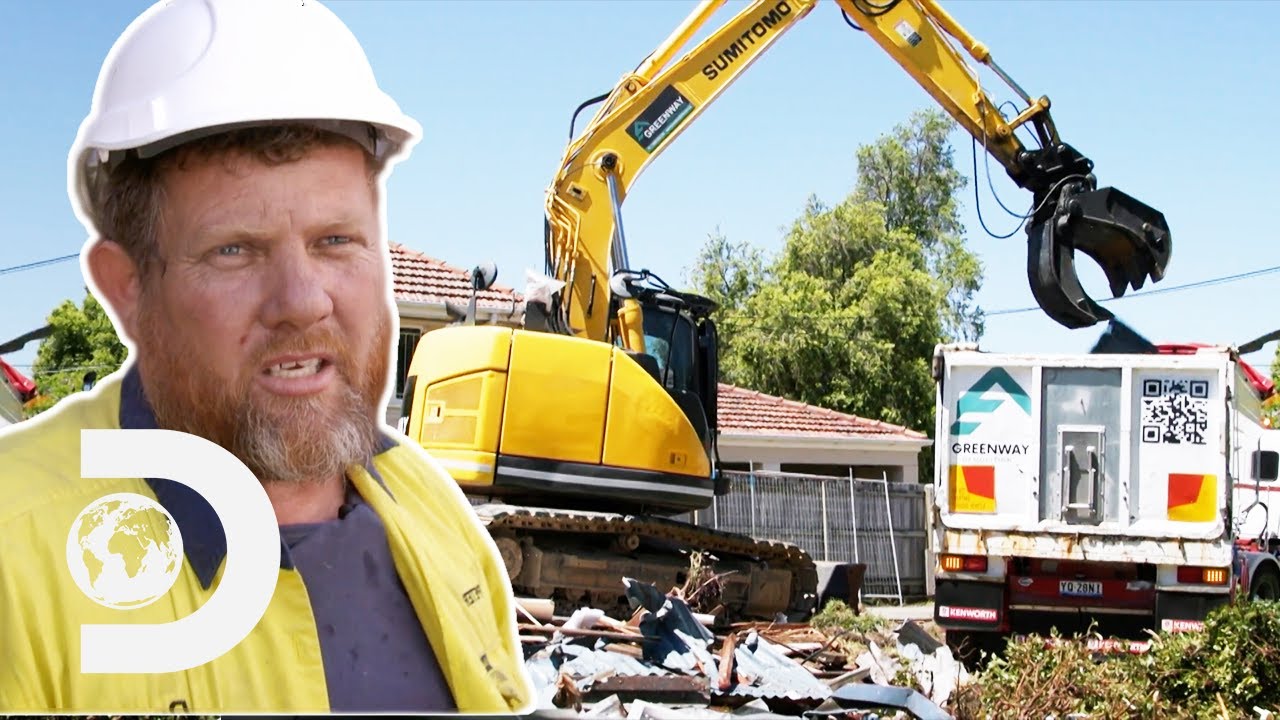 Building Must Come Down Without Damaging The Surroundings | Demolition Down Under