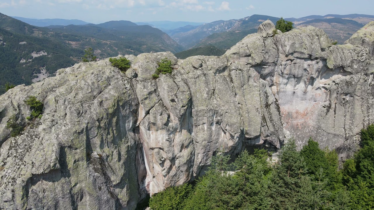 Белинташ и Караджов Камък ( BELINTASH ROCK COMPLEX AND KARADJOV STONE - BULGARIA)