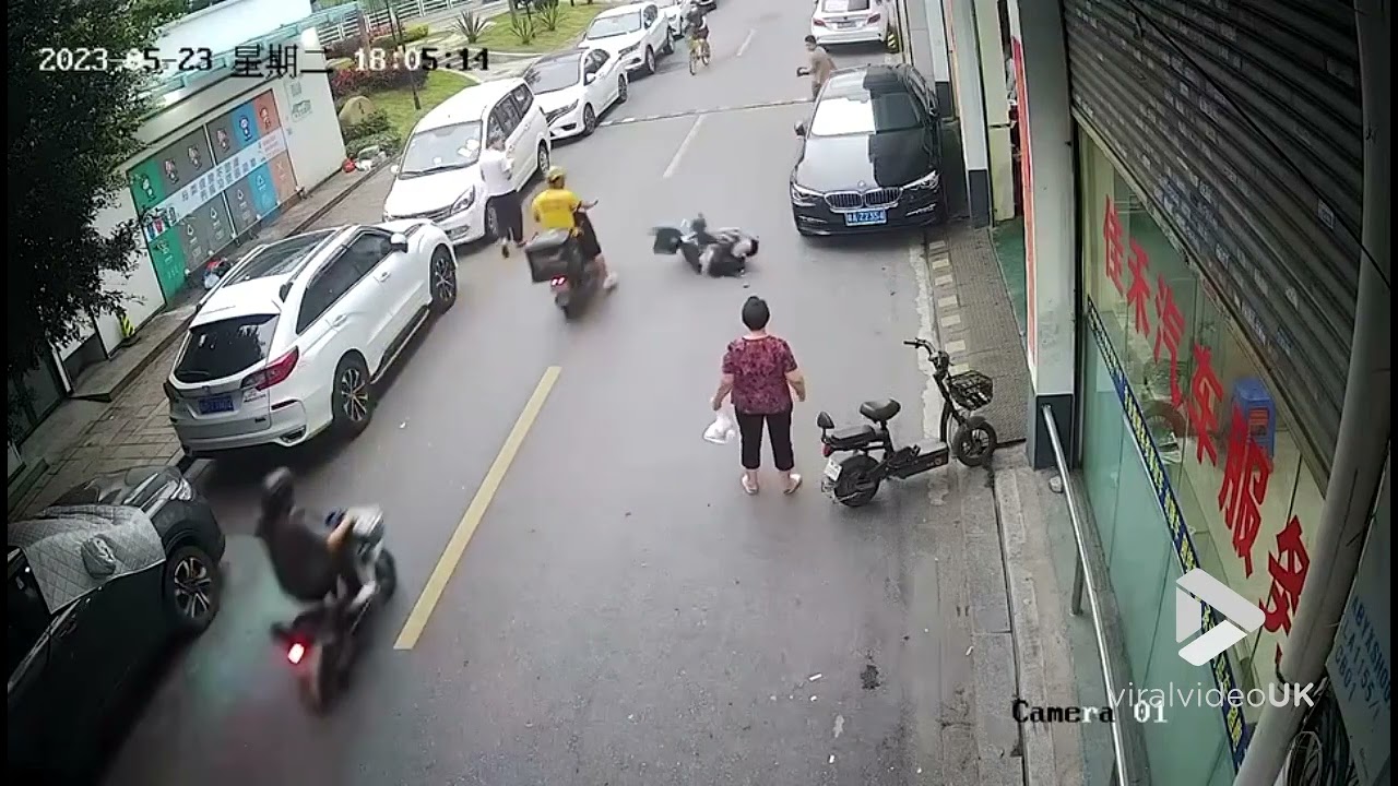 Cyclist takes a tumble || Viral Video UK
