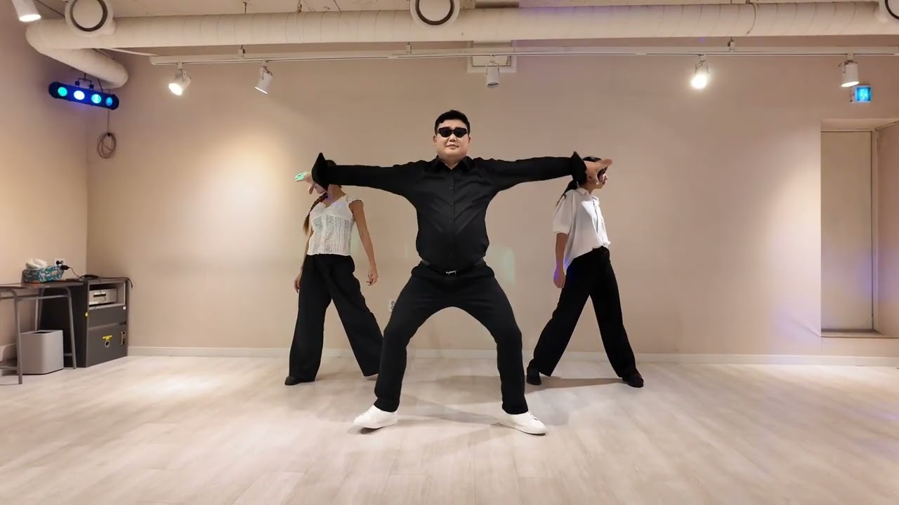 원더총각 트로트가수 첫 데뷔 곡 