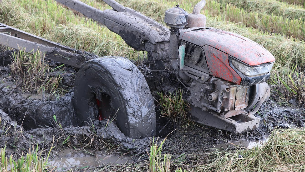 Recovery Tractor Stuck In Mud Videos , Amazing Danger Tractor Stuck In Mud Compilation