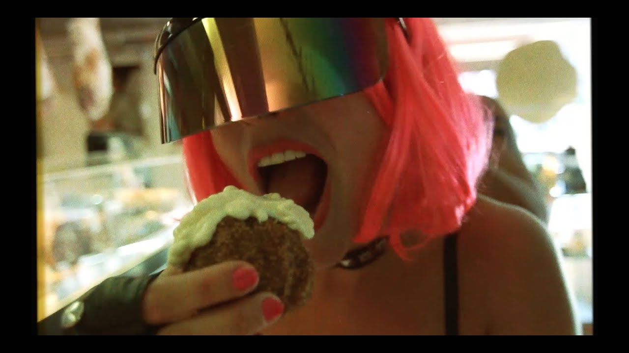 De Kraaien - Lik Aan M'n Ballen (Official Video)