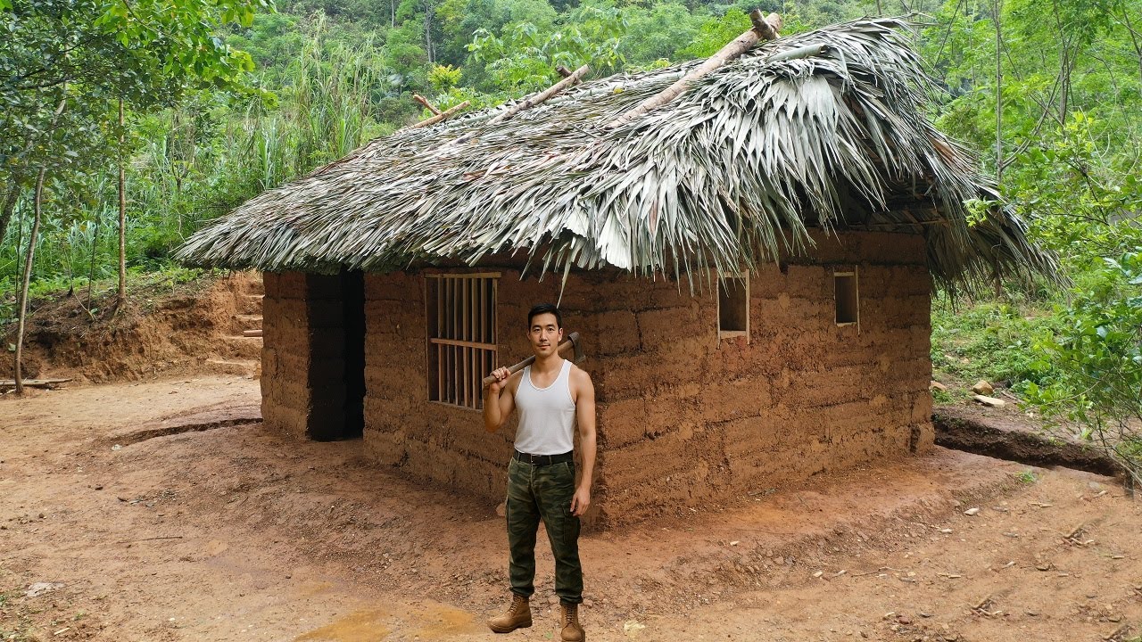 CEO builds earthen walls for wooden houses, conducts water with bamboo pipes, and fires pottery