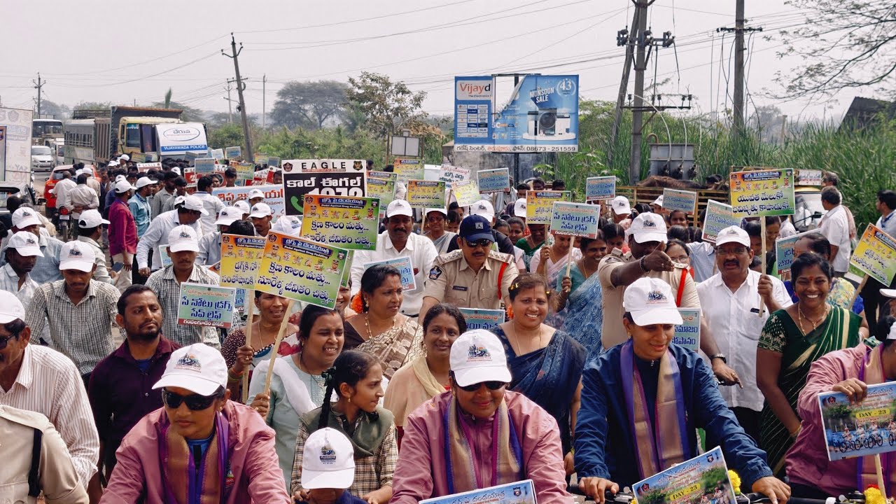 గంపలగూడెం లో డ్రగ్స్ పై దండయాత్ర చేసిన మహిళ పోలీసులు #1972 @APSmartNews 