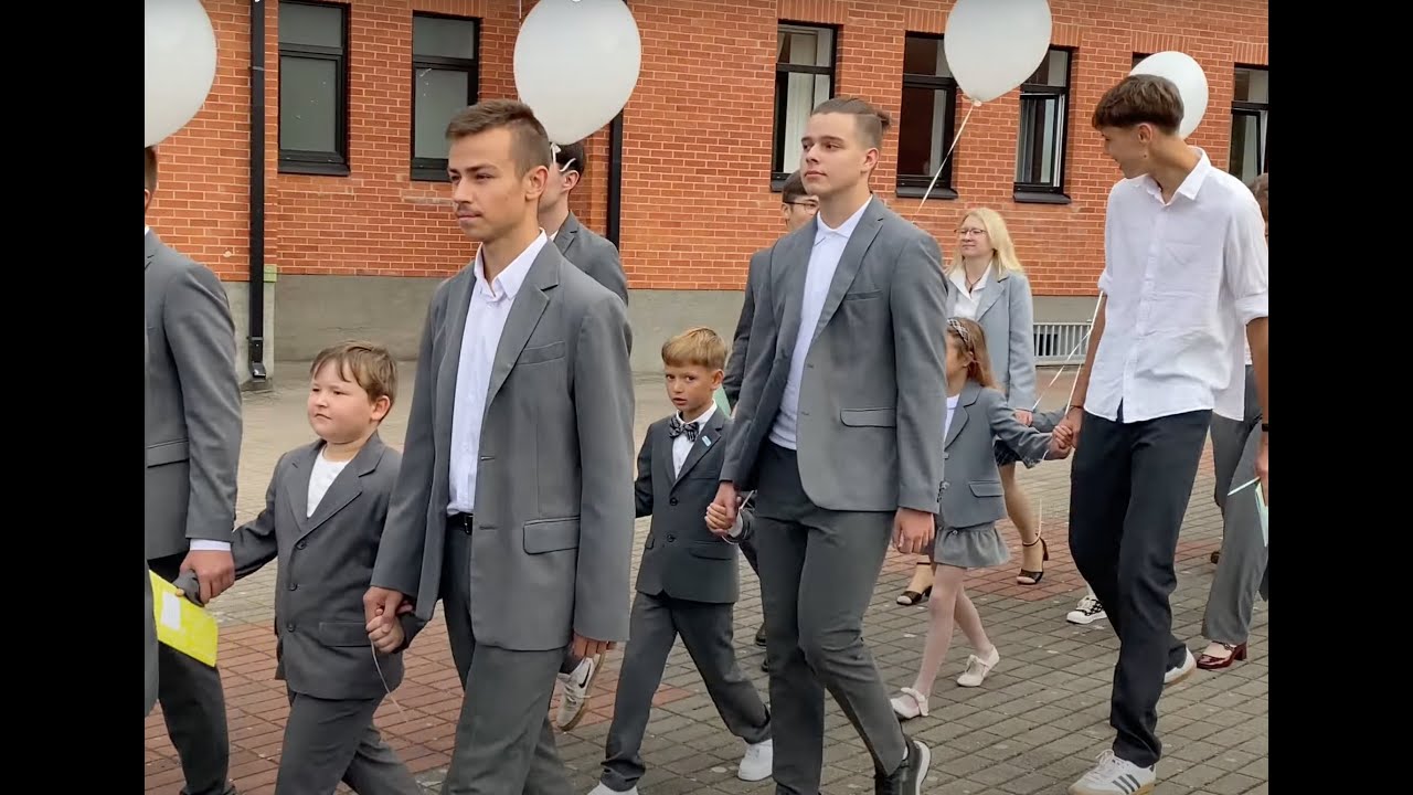 Rugsėjo 1-osios šventėje dainavo ir vaikai, ir kunigas