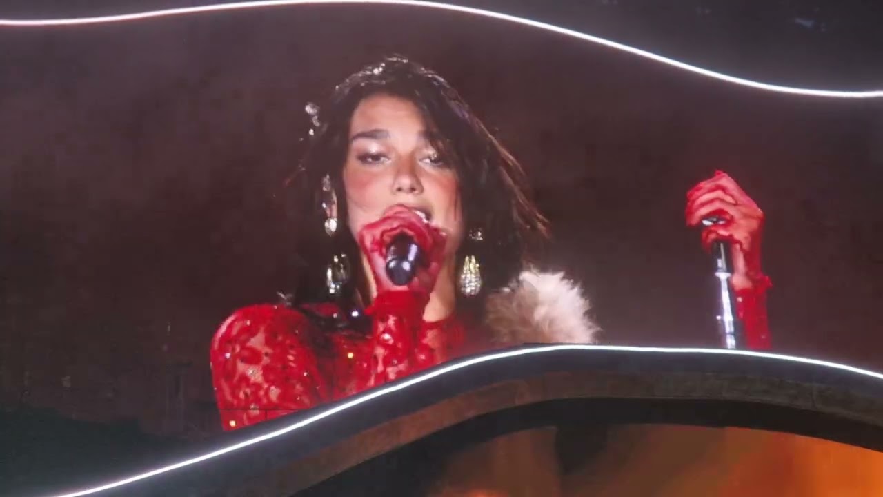 DUA LUPA  RAFFAELLA CARRA A Far L'amore comincia tu