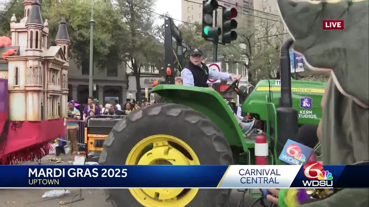 Mardi Gras legend Barry Kern frees Zulu float from traffic light