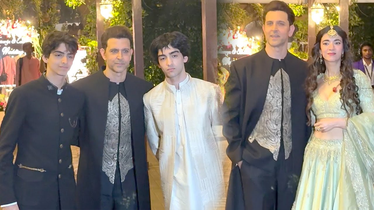 Hrithik Roshan With His Son & Saba Azad At Eshaan Roshan&rsquo;s wedding Reception