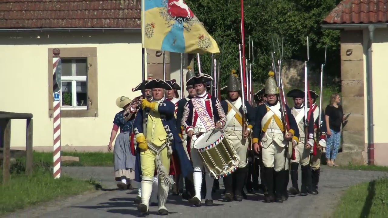 Zeitreise ins 18. Jahrhundert auf Schloss Fasanerie 2024 - Abschlussparade der Truppen