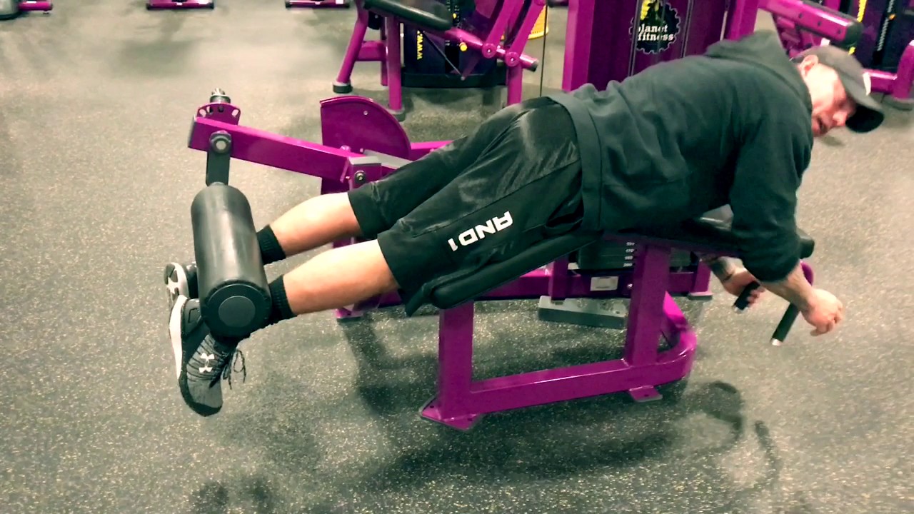 Planet Fitness &mdash; Как использовать тренажер для сгибания ног