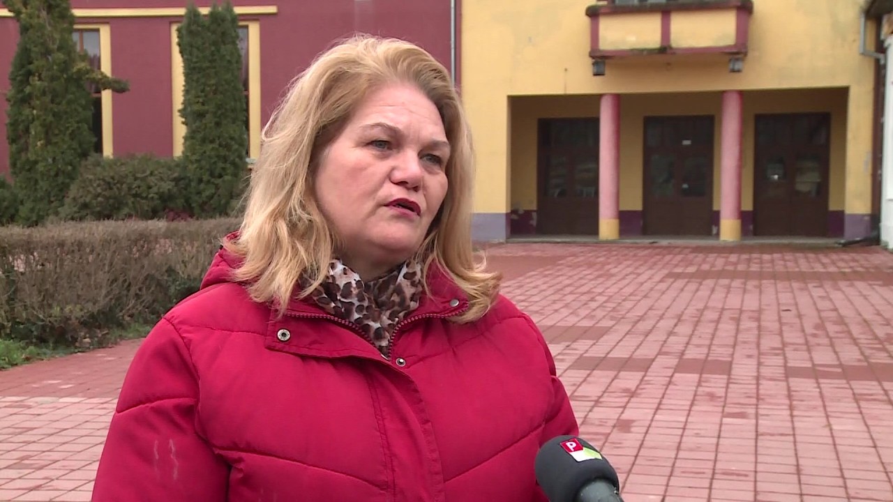 Felújul a bácskossuthfalvi színházépület padlózata