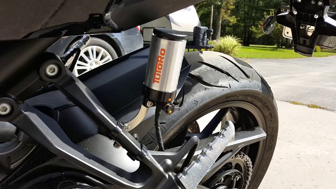 Tutoro automatic chain oiler on Yamaha FJ09