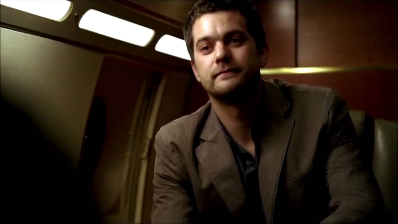 Peter & Olivia Meet  [1x01 The Pilot]