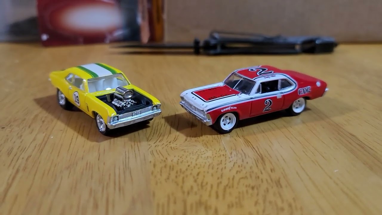 Chevrolet Nova Pro Street Muscle 1969 года и Chevy Stock Car №2 Бобби Эллисон, фото Джонни Лайтни...