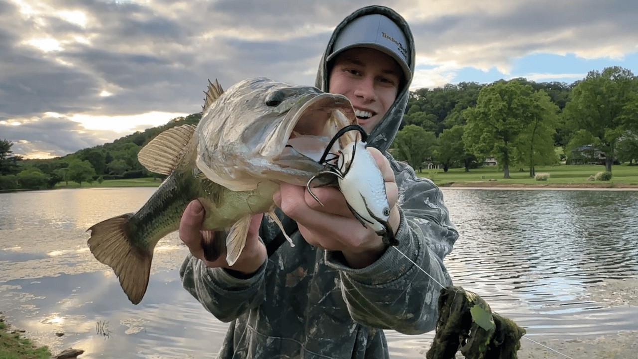 Fishing a Golf Course Pond!! (Top Water Only)