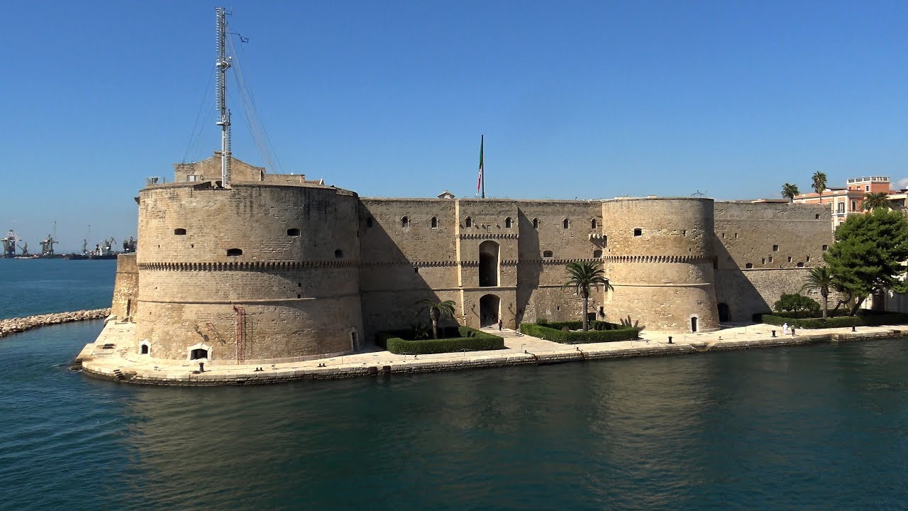 Taranto una passeggiata sul lungomare 4K