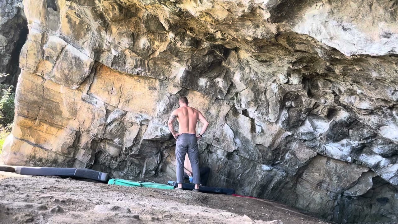 Shot Hole Start - 7a+ - Parisella’s Cave