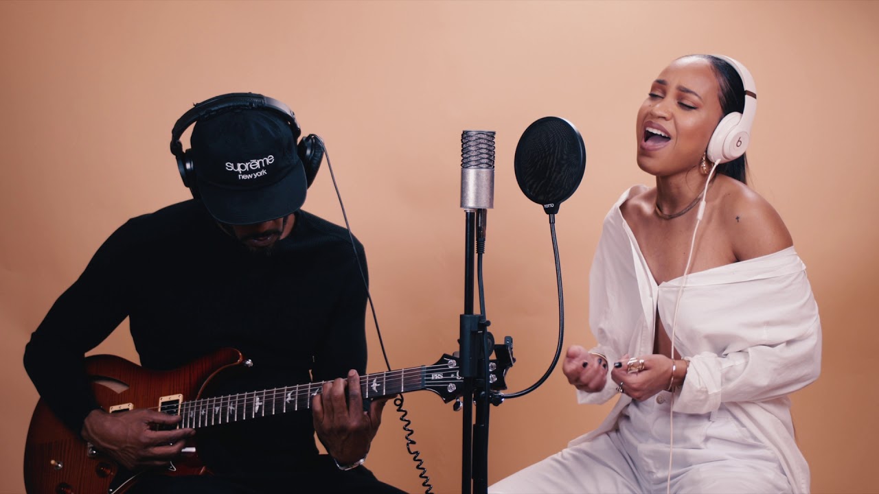 Amanda Reifer - Valerie (Unplugged) (Living Room Live)