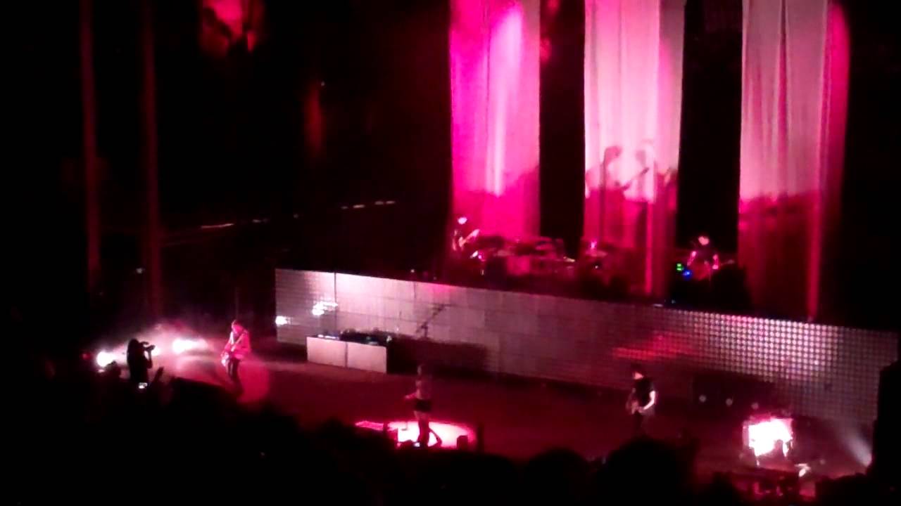 Paramore - Let The Flames Begin - Live at Red Rocks