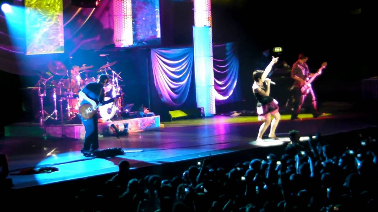 *FULL HD*The Cranberries - Ridiculous Thoughts - Live Milano 16-03-2010