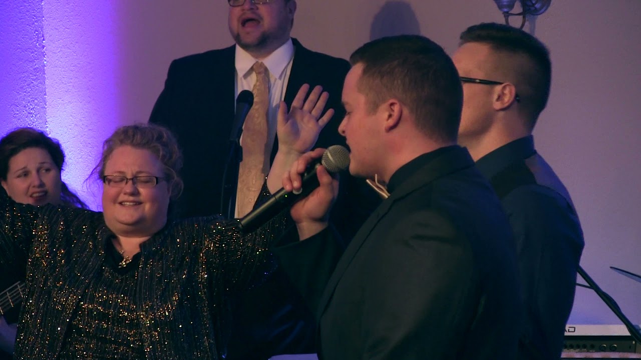 The LaFontaine Family, SOMETHING KEEPS HOLDING ME, from the Jubilee Concert