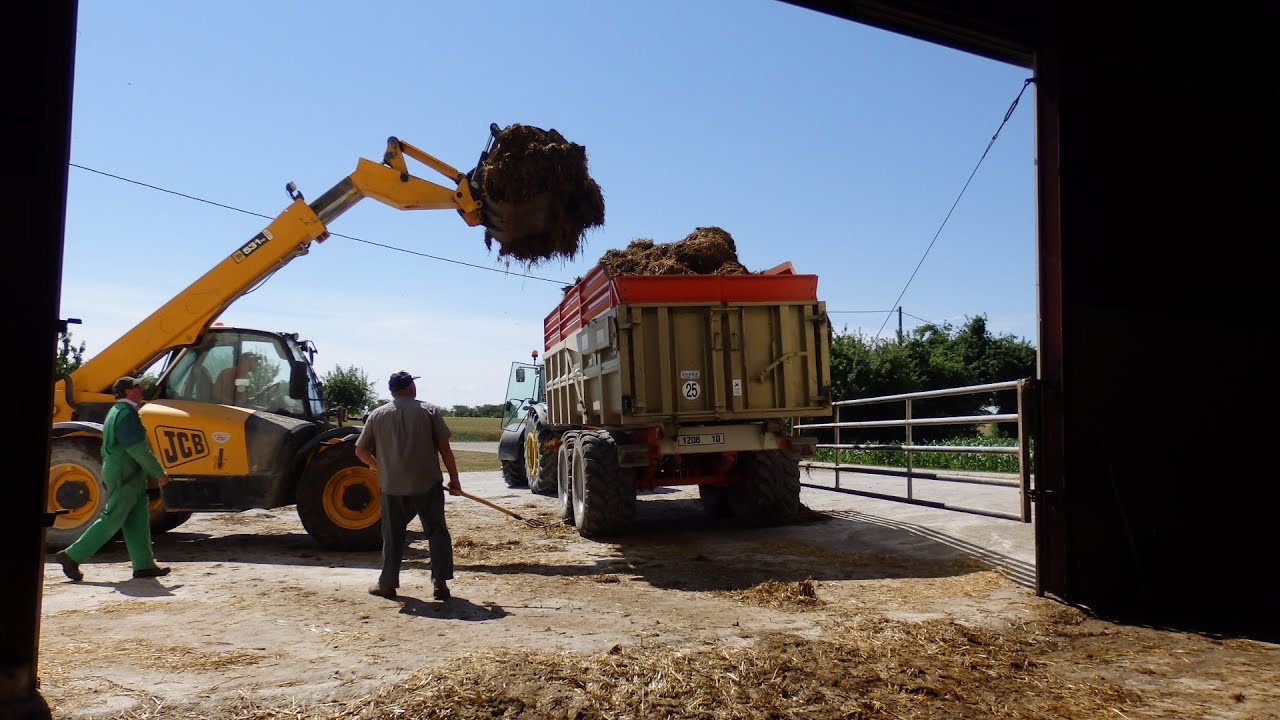 Prim'Holstein -Curage étable- JCB 531-70