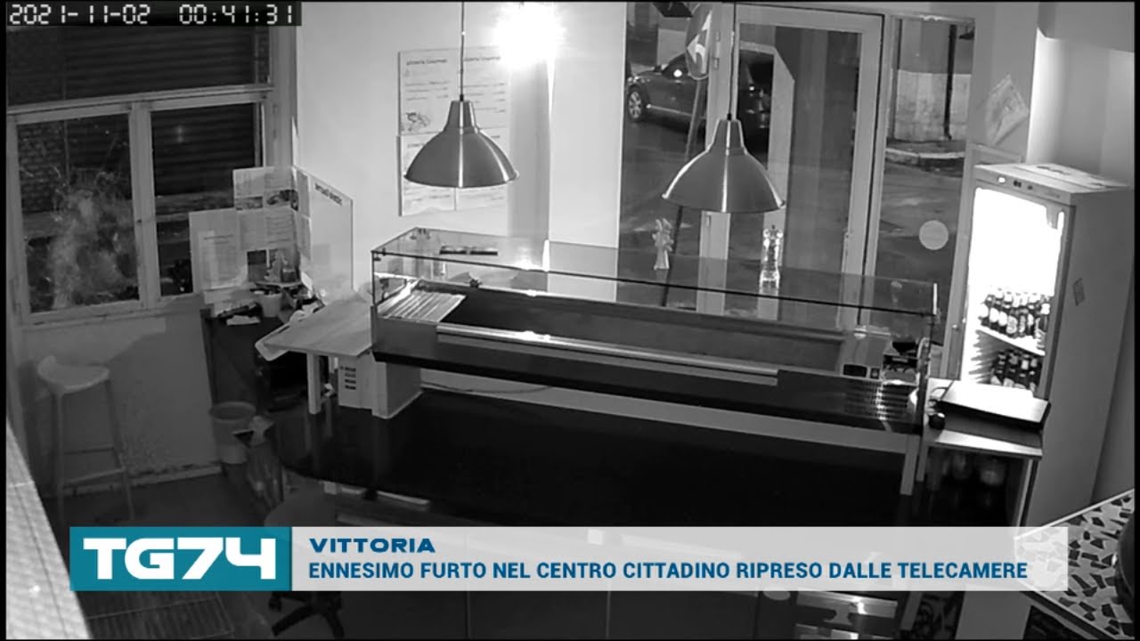 VITTORIA - ENNESIMO FURTO NEL CENTRO CITTADINO RIPRESO DALLE TELECAMERE