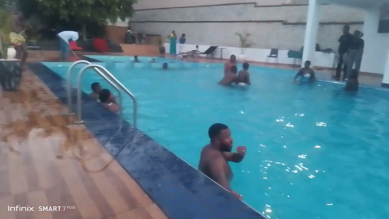 IBIBERA KU RUYENZI MURI PISINE NI AGATANGAZA /IBYUKI BIBA BIHARI BIRI KOGA N'UDUKARISO!