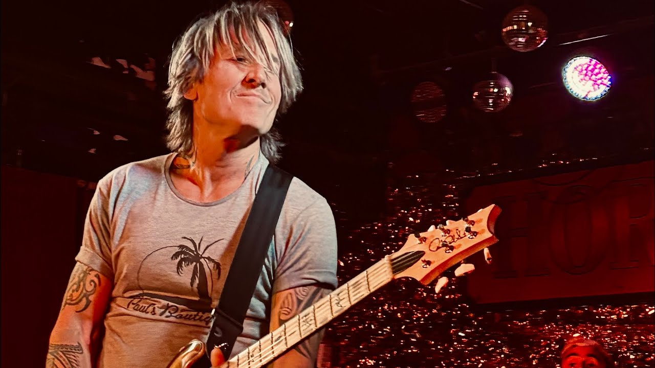 Long Hot Summer by Keith Urban (Live in Toronto)