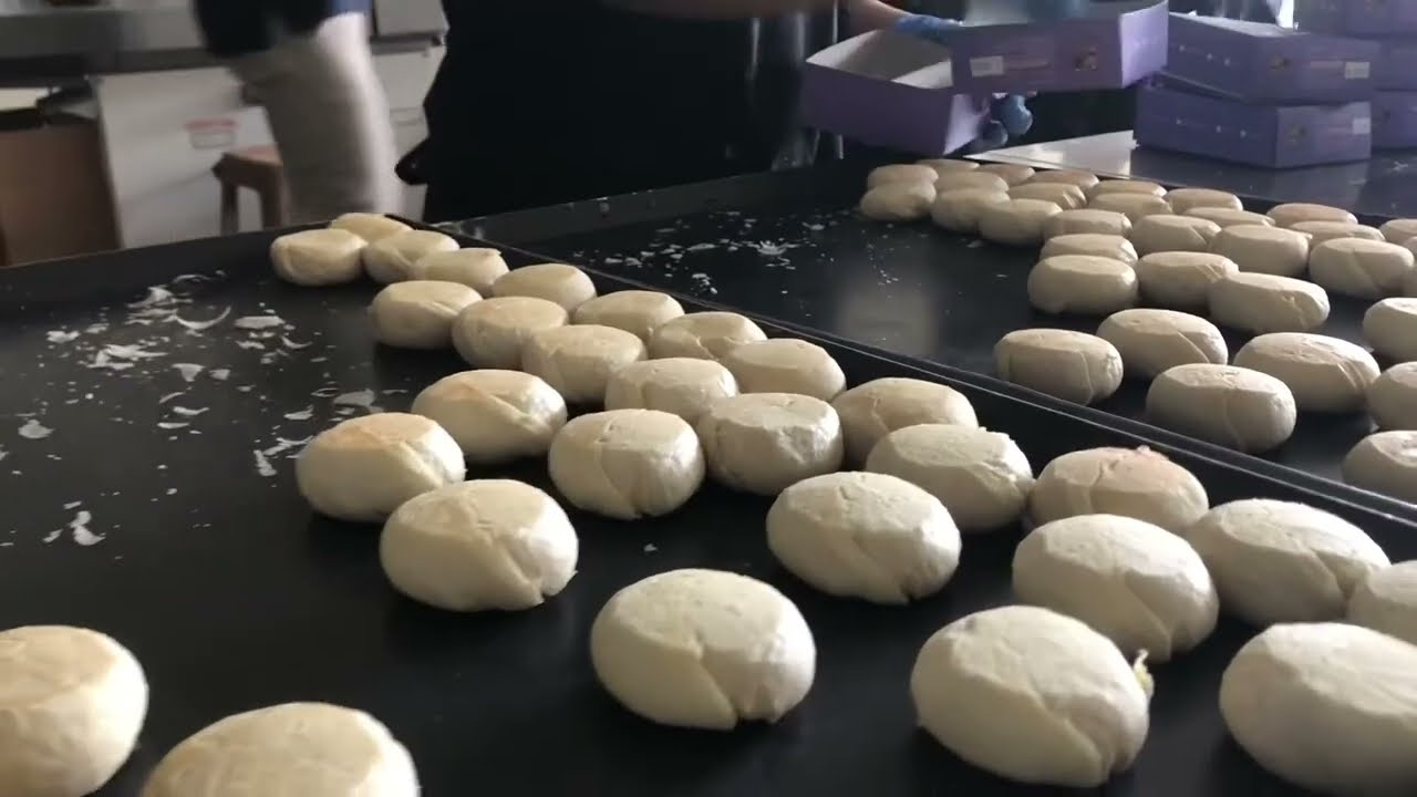 WOW !!! PROSES PEMBUATAN BAKPIA SECARA MODERN DI SLEMAN