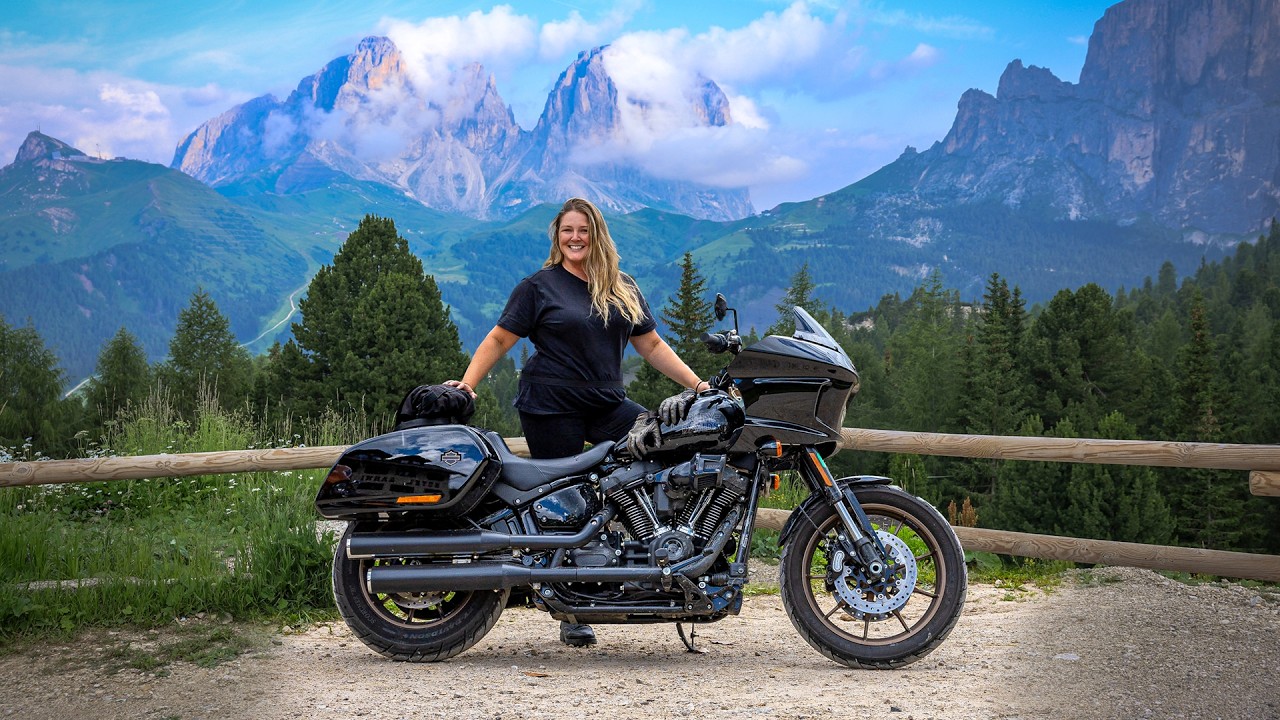 Американская девушка едет на Harley-Davidson по Доломитовым Альпам