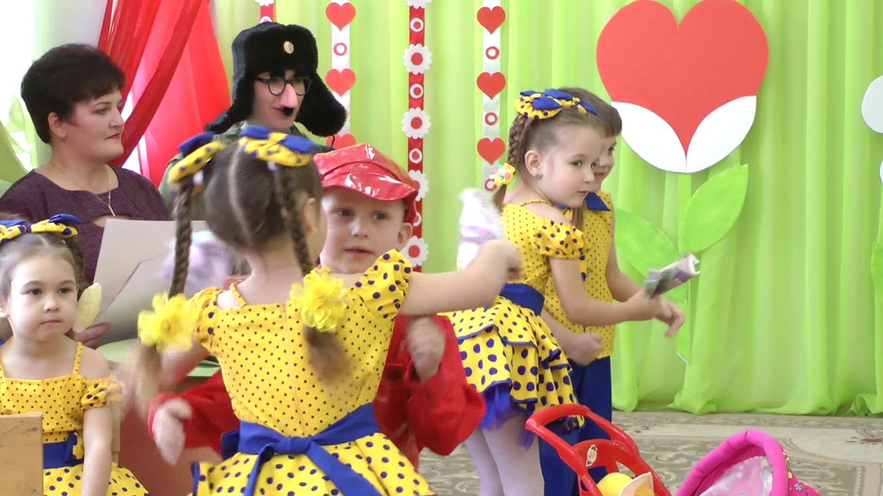 Жартівливий танець з колясками на святі 8 Березня 2018 в середній групі Муз кер Леонтович С В
