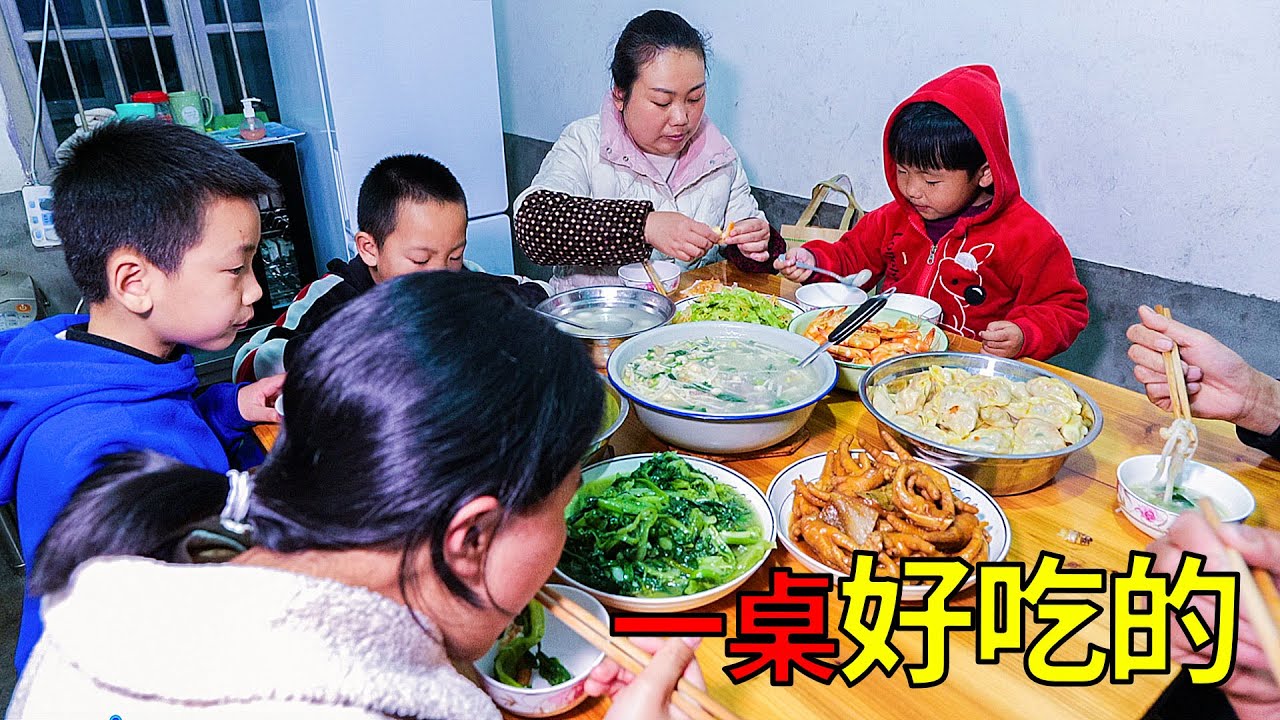 農村過元宵節，看看婆媳準備什麼，一桌都是好吃的 | Para o Festival Lanterna, prepare uma mesa cheia de guloseimas