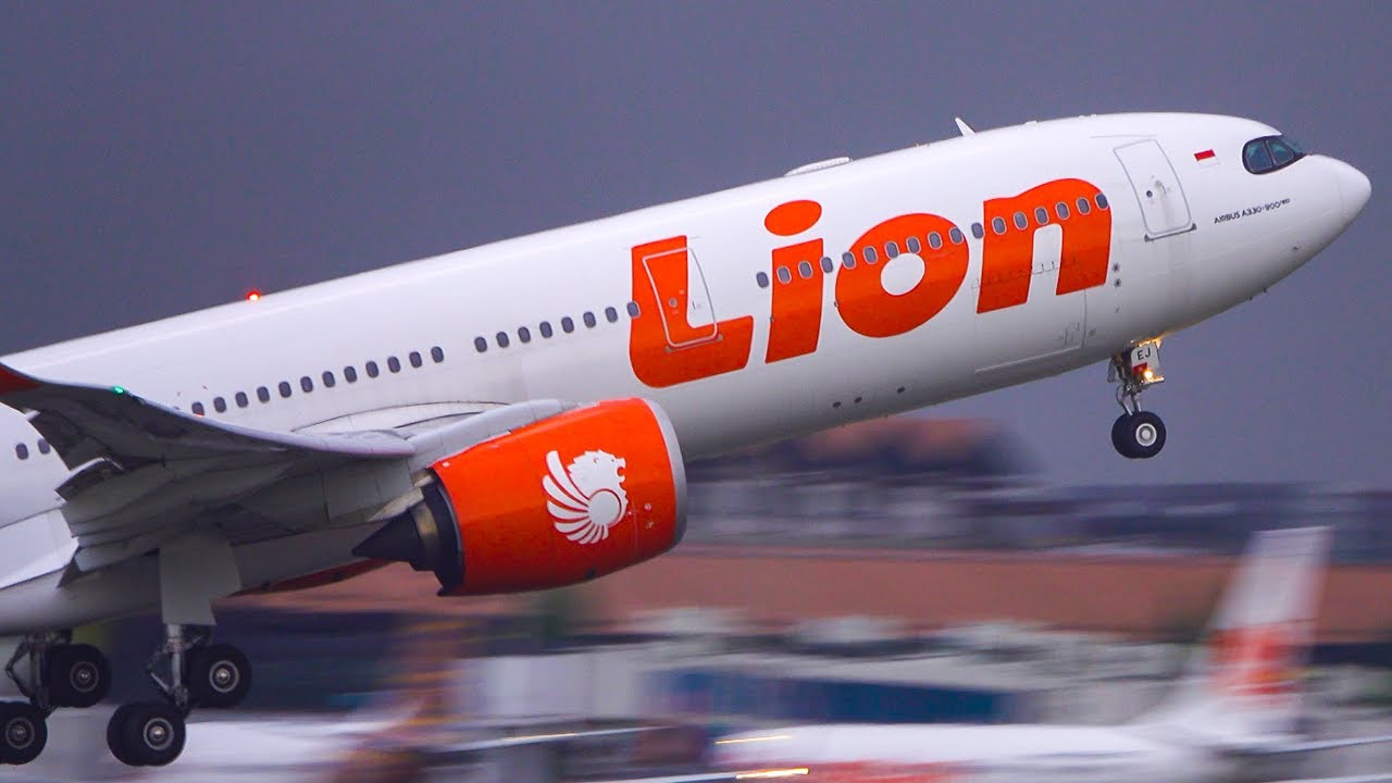 WOW KEREN!! Nonton dari DEKAT Pesawat Takeoff Landing di Bandara Terbesar Soekarno Hatta CGK/WIII