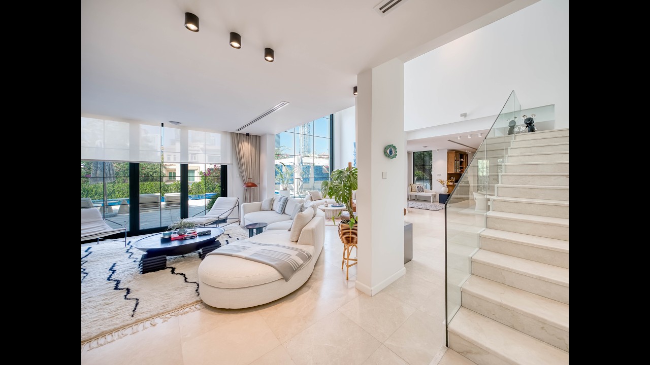 Entertainment Foyer, Jumeirah Island | 4 Bedroom Villa Tour