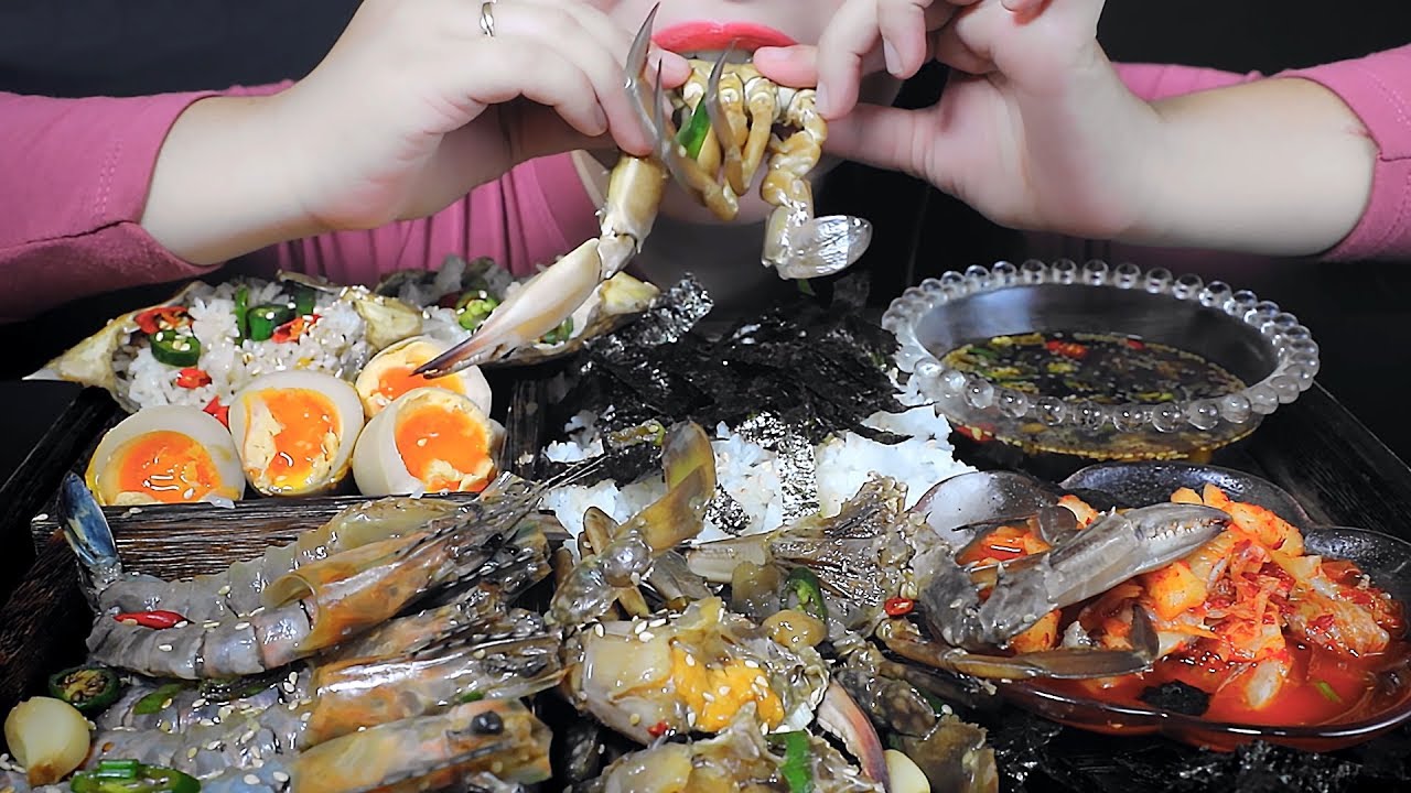 ASMR EATING RAW CRAB, RAW SHRIMPS AND EGG MARINATED IN SOY SAUCE EATING SOUNDS | LINH-ASMR