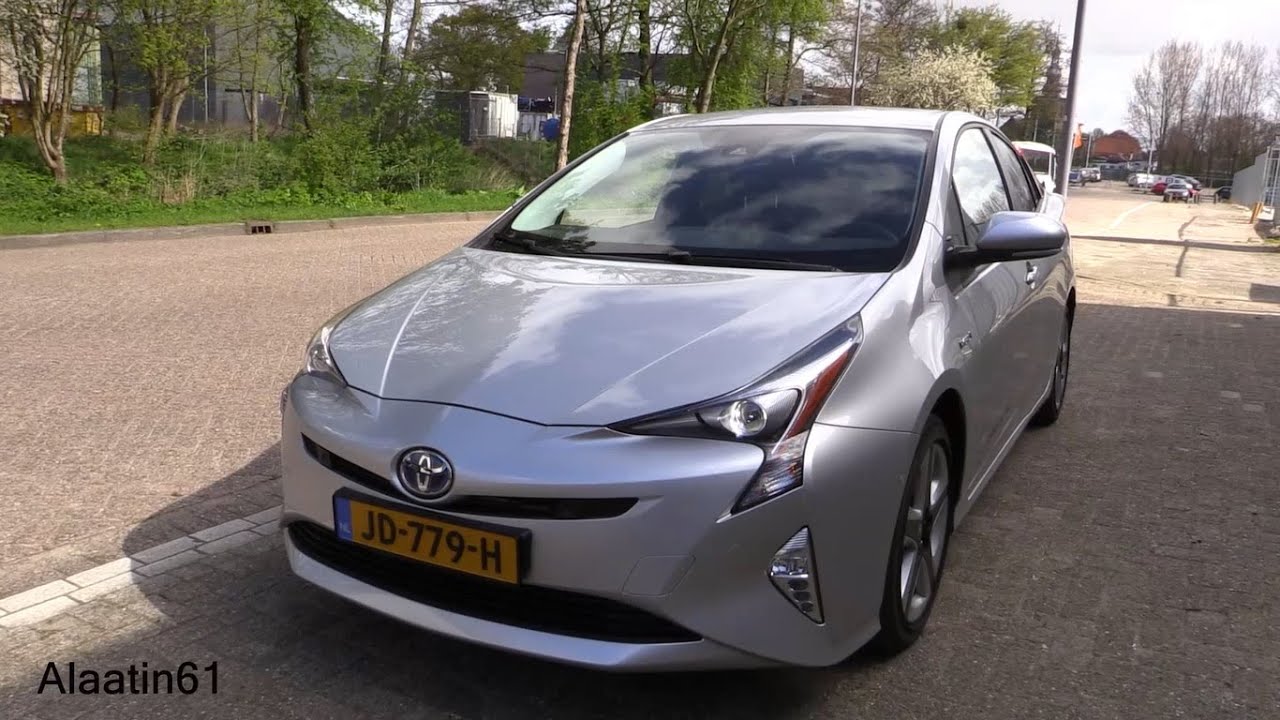 2017 TOYOTA PRIUS - Drive & In Depth Review