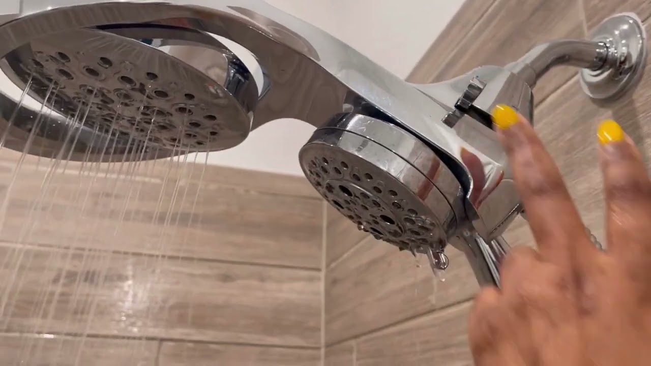 Душевая лейка Delta Faucet HydroRain с 5 режимами распыления и двойной насадкой H2Okinetic.