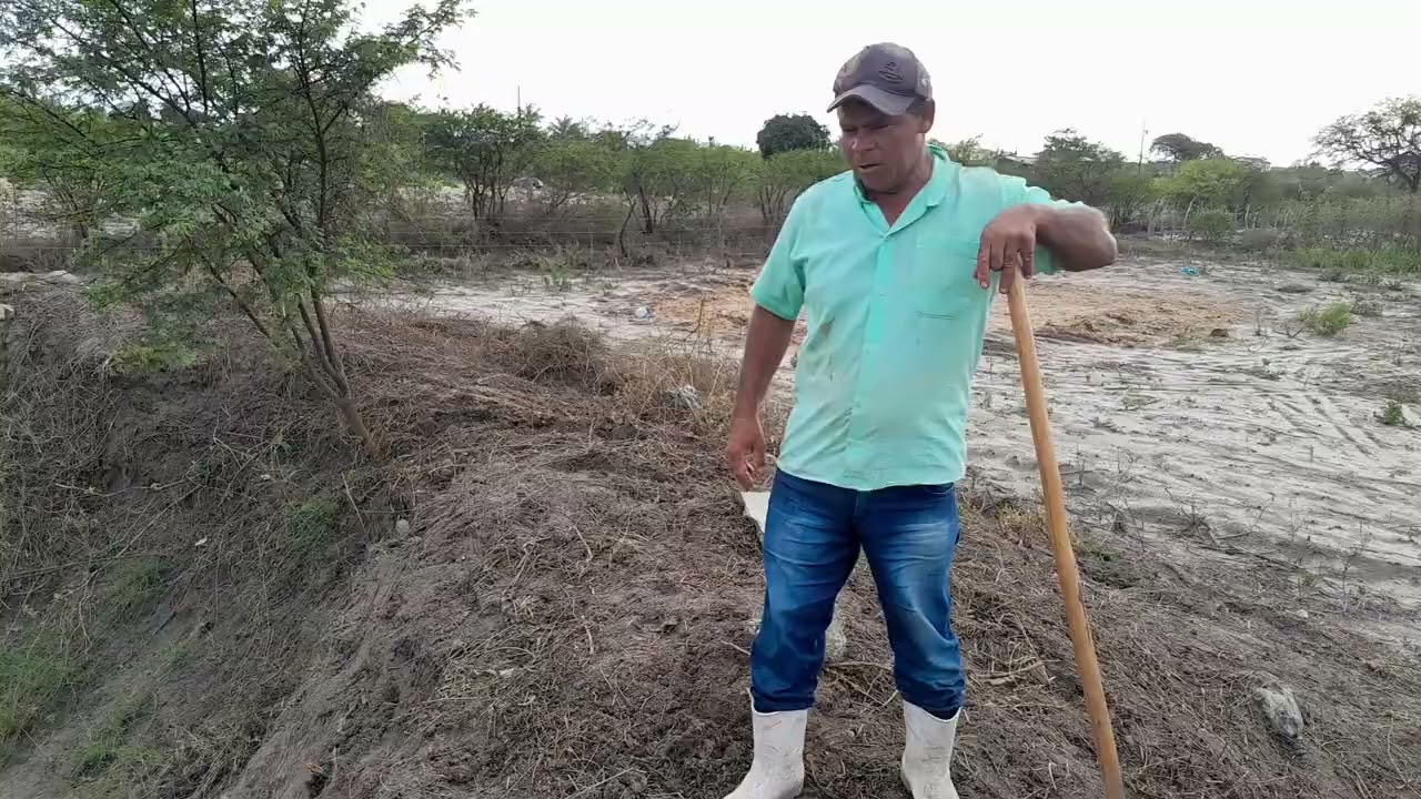Limpando a parade da cacinba 