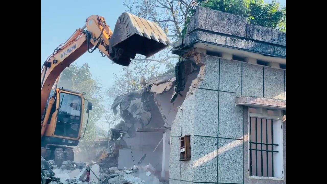 Dỡ nhà cũ 2/2025