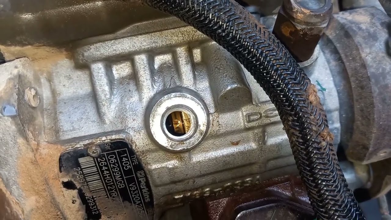 Как установить топливный насос высокого давления Caterpillar 416E?