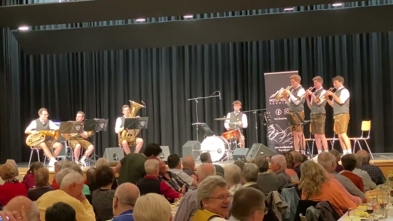 Die Nord-Süd-Ost Böhmische aus Tirol mit einem Polka-Medley am Blaskapellen-Samstag in Oensingen