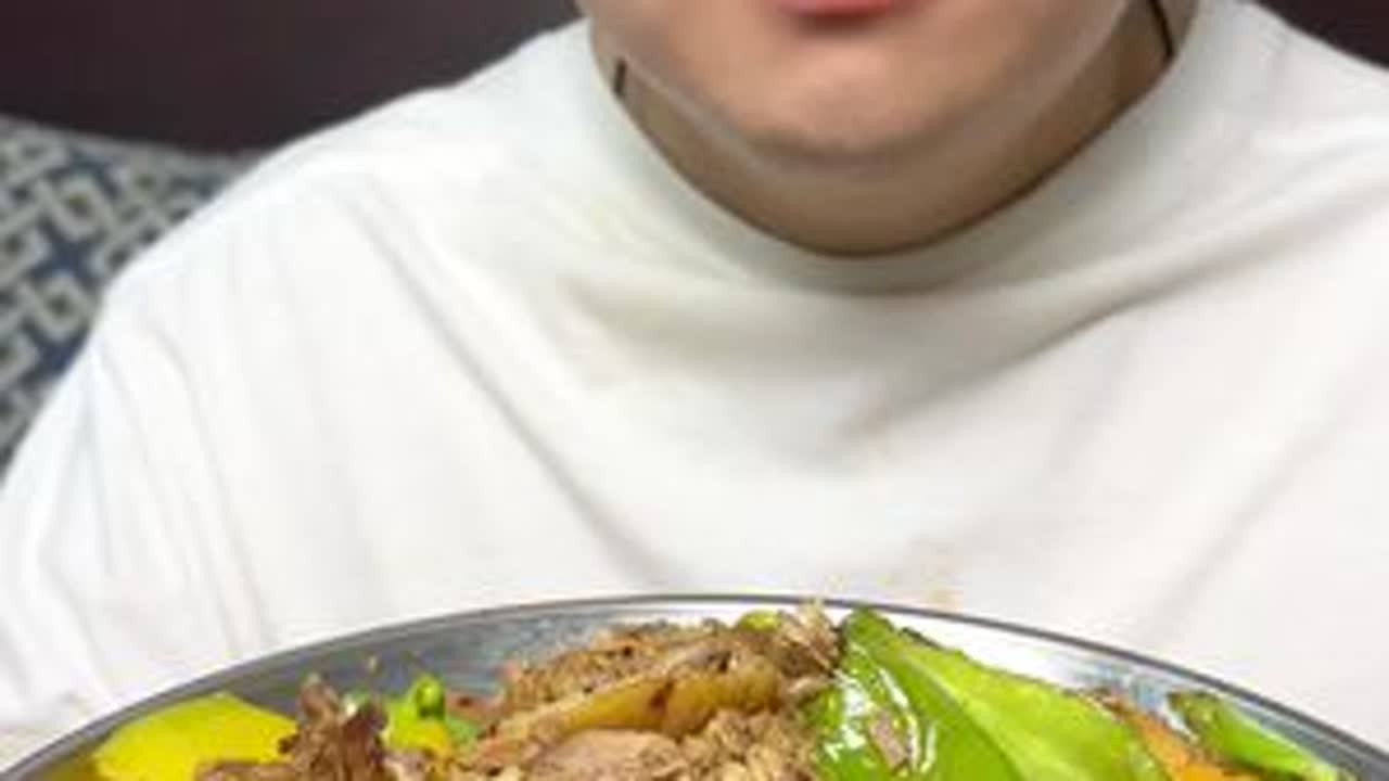 #dou上热门 #抖音美食推荐官 #肘子 #美食 #辣椒炒肉 @DOU+小助手
