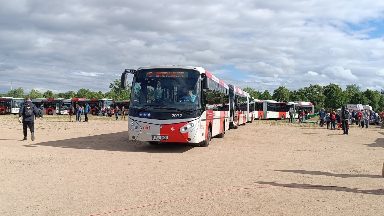 Odjezd vystavených autobusů z Letenské pláně v rámci Autobusového dne PID 2024 w/@eriknovak3178