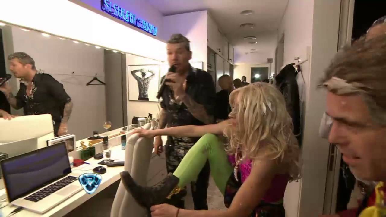 Showmatch 2014 - SE FUERON A LA DUCHA: ¡Le coparon el baño a Tinelli!